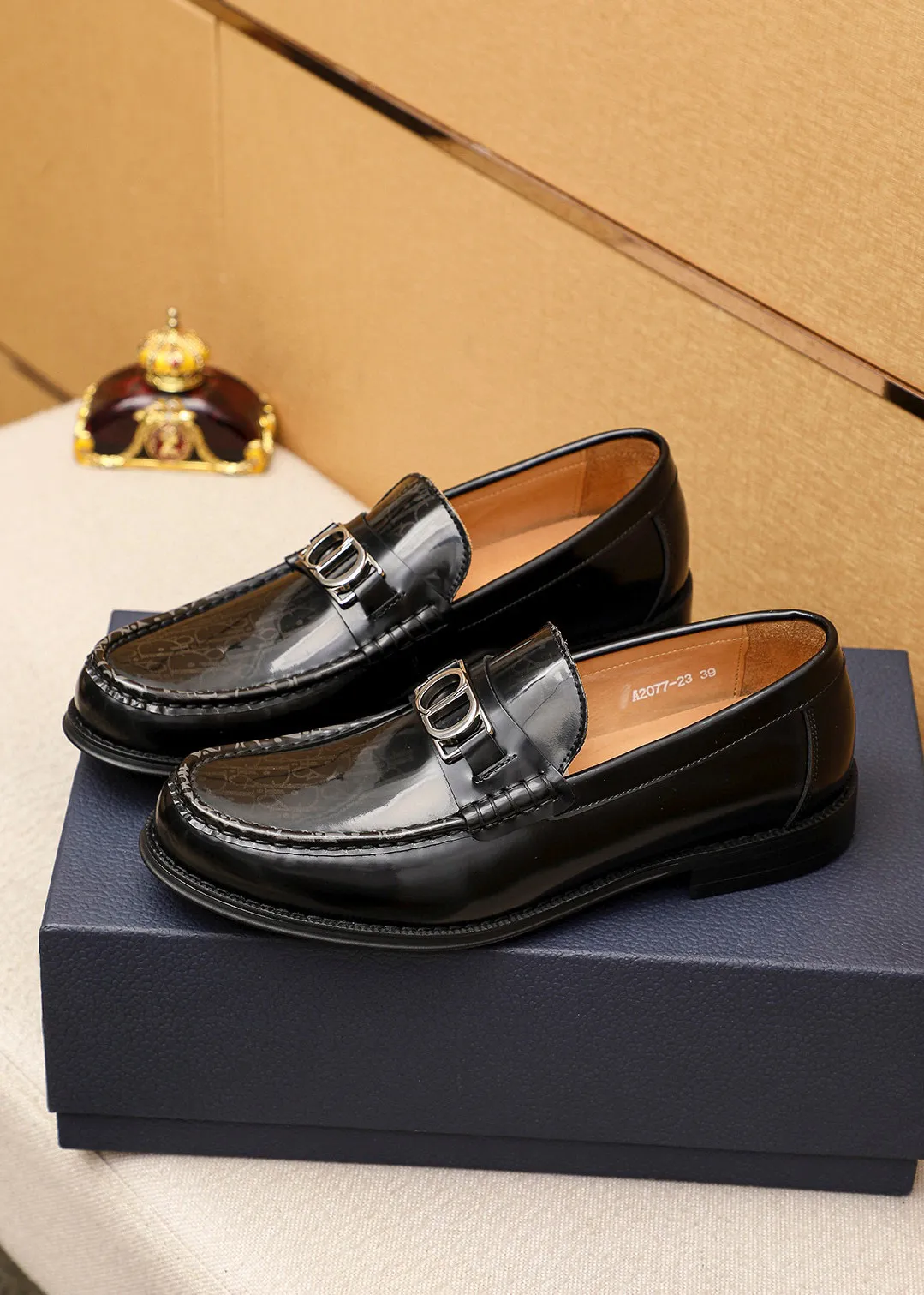Men's shoes 💰480 💐 Product trademark: Dior "Dior" casual leather shoes Regular size: 39-44 (38.45.46🉑️Customized) Product materials: Selected Italian imported first-layer open-edge beaded cowhide leather upper + classic hardware buckle, imported water-dyed 🐂 cowhide lining. Strong three-dimensional visual effect, original outsole Color: 3⃣️colors available